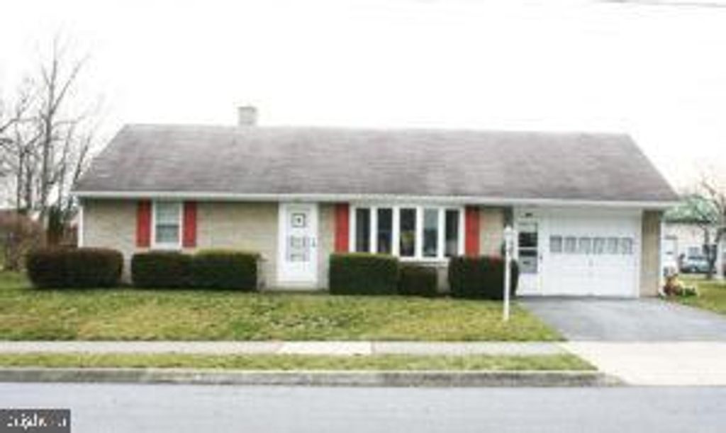Photo of 33 N FULTON ST, MANHEIM, PA 17545 (MLS # PALA2032886)