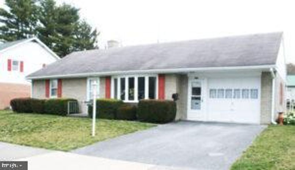 Photo of 33 N FULTON ST, MANHEIM, PA 17545 (MLS # PALA2032886)