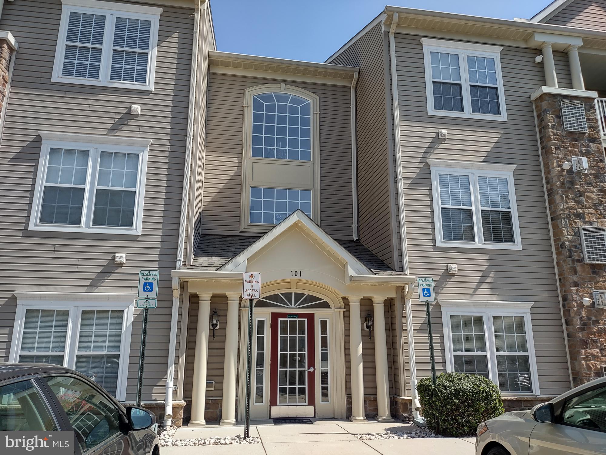 HEARTHSTONE AT VILLAGE SQUARE - Residential