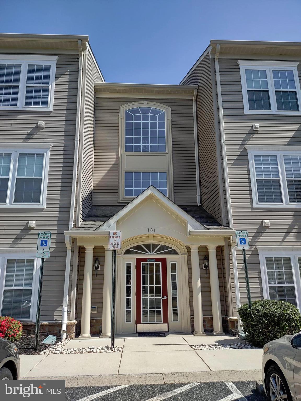 HEARTHSTONE AT VILLAGE SQUARE - Residential