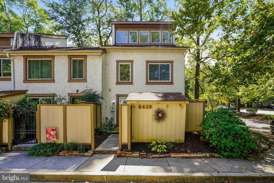 (please note there is a CPRA fee of $724.20 a year, for all of the incredible amenities Columbia has to offer) Charming remodeled contemporary 4 level townhome. Great views, courtyard, balcony, patio, fireplace and more add to the relaxing life style this home boasts of. Soaring ceilings, unique floor plan and sun lit rooms give this house a special character. Master bedroom with master bath, Loft/bedroom with balcony.2 story ceiling in 2nd bedroom. Enjoy updated baths, kitchen, flooring and more!  In 2016 the front windows and doors were replaced as well as washer/dryer, HVAC, and fence. 2017 New Water Heater and in 2018 the basement was waterproofed.  Nest system, conveys.