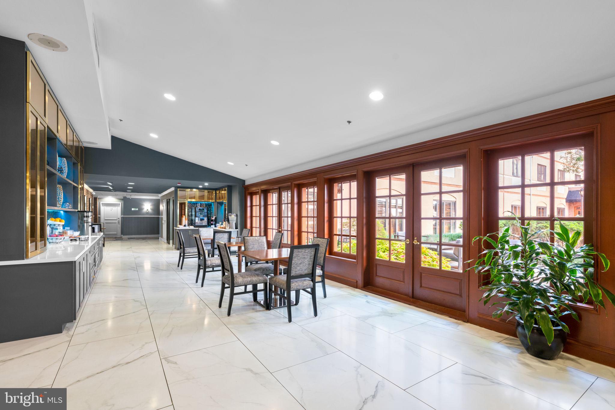 HENDERSON'S WHARF - Residential