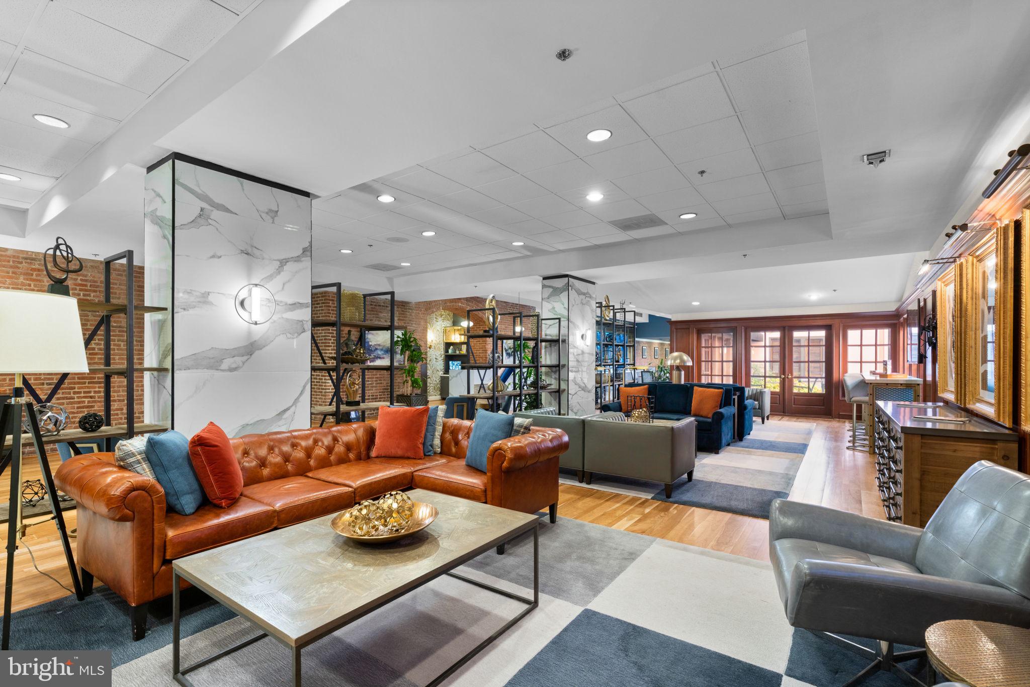 HENDERSON'S WHARF - Residential