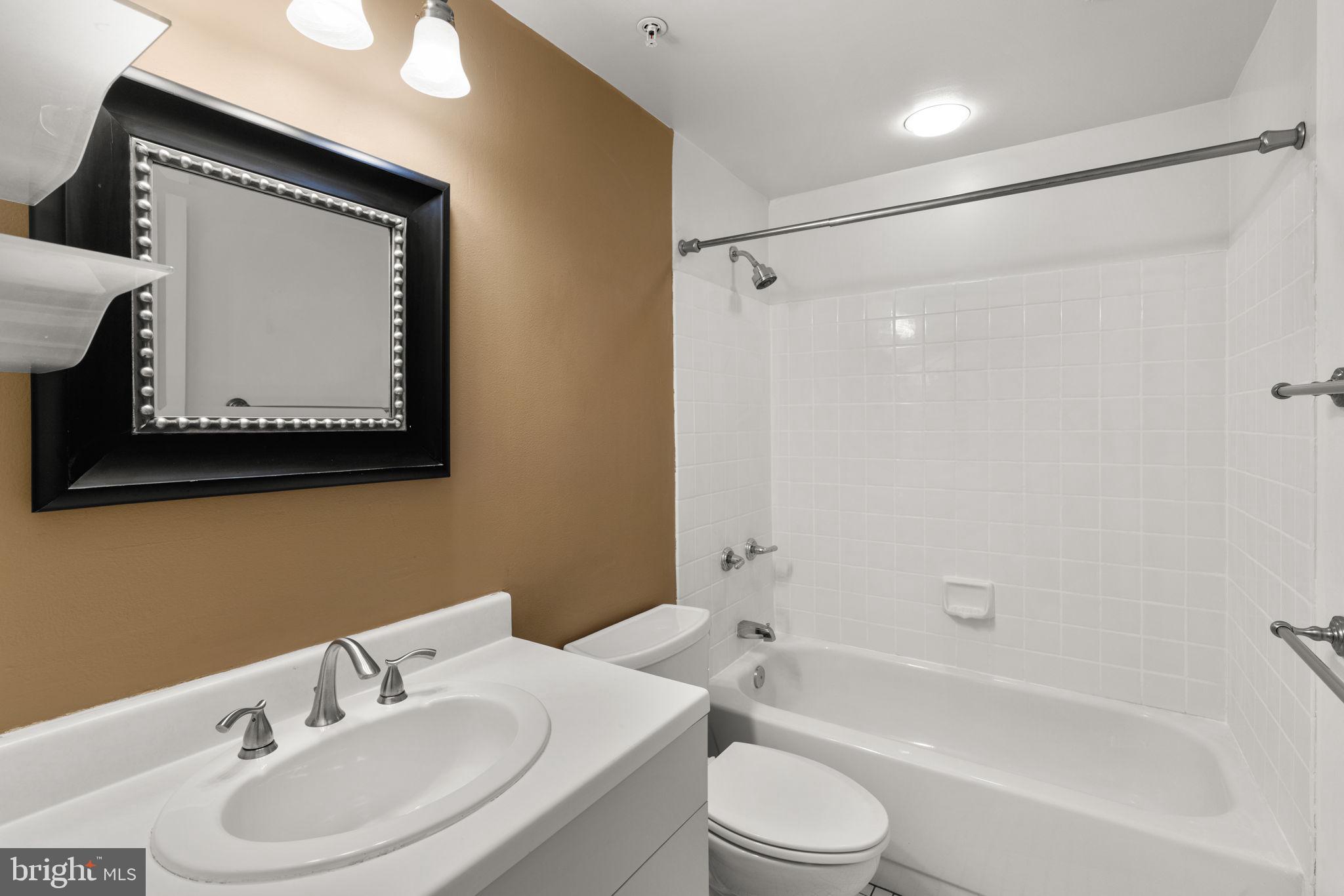 HENDERSON'S WHARF - Residential