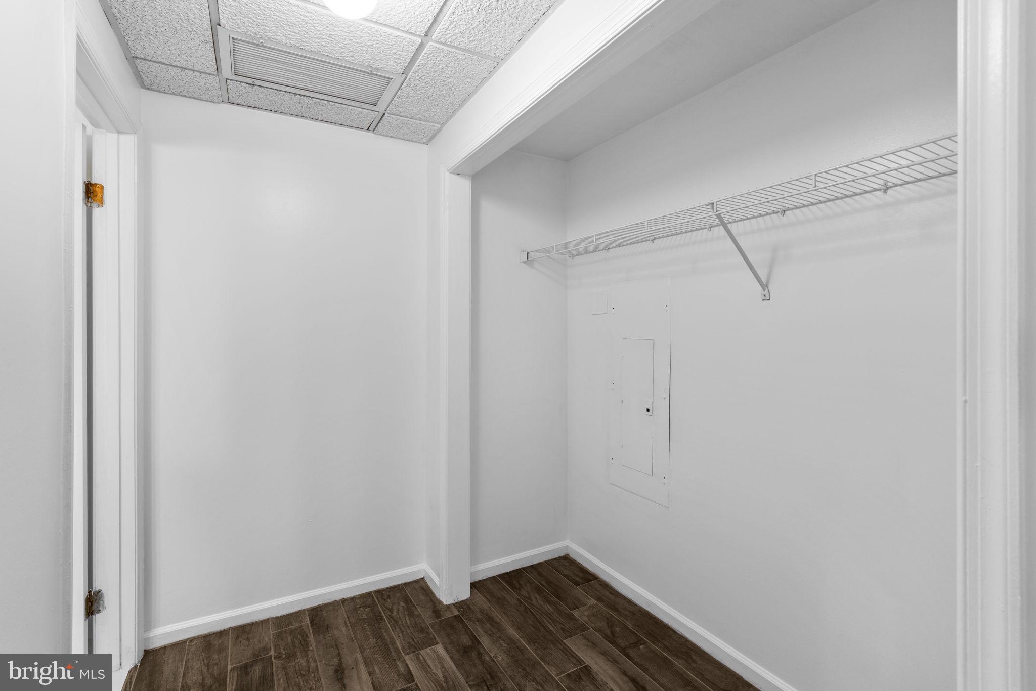 HENDERSON'S WHARF - Residential