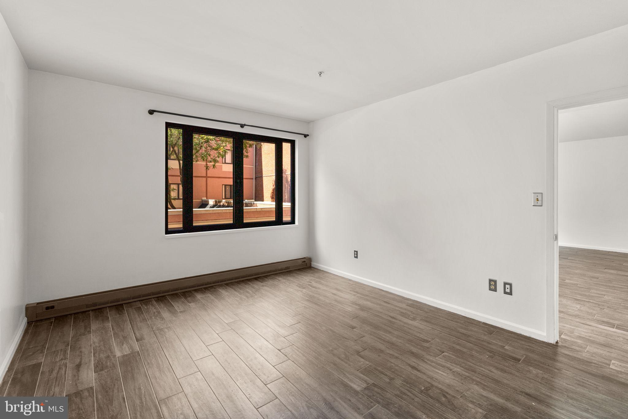 HENDERSON'S WHARF - Residential