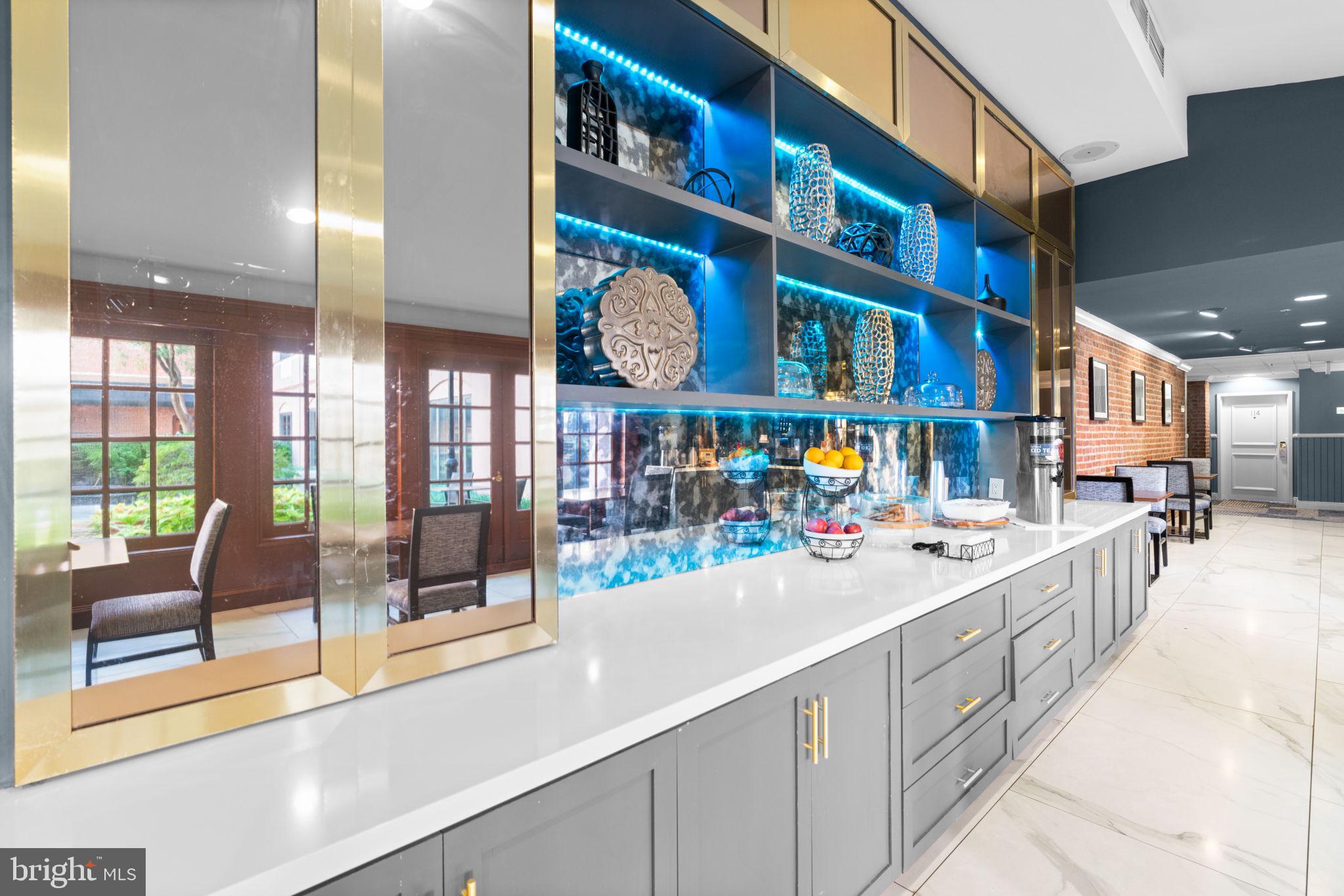 HENDERSON'S WHARF - Residential