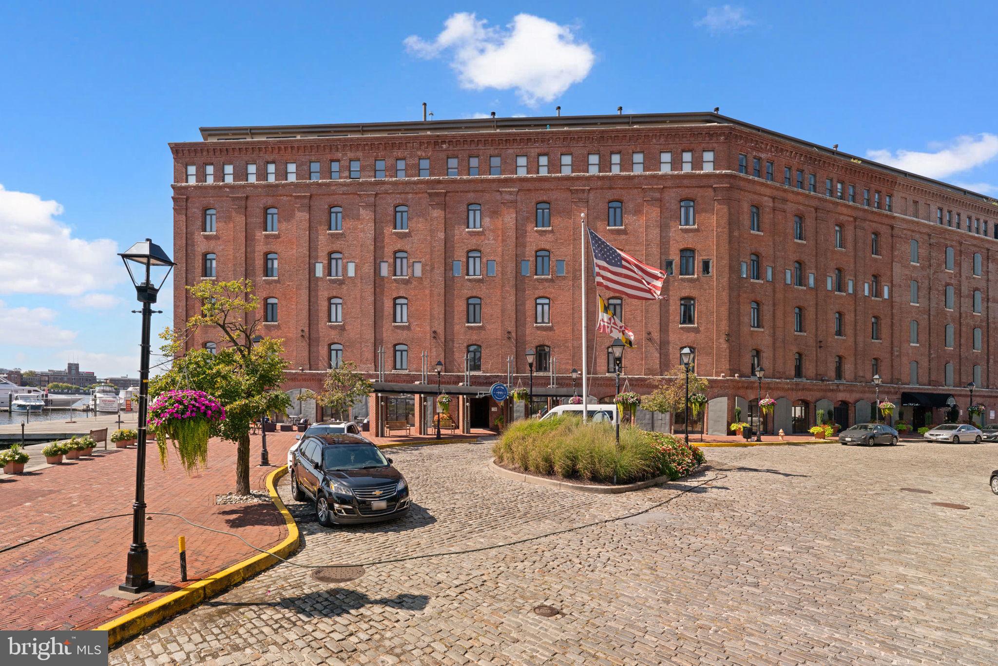 HENDERSON'S WHARF - Residential