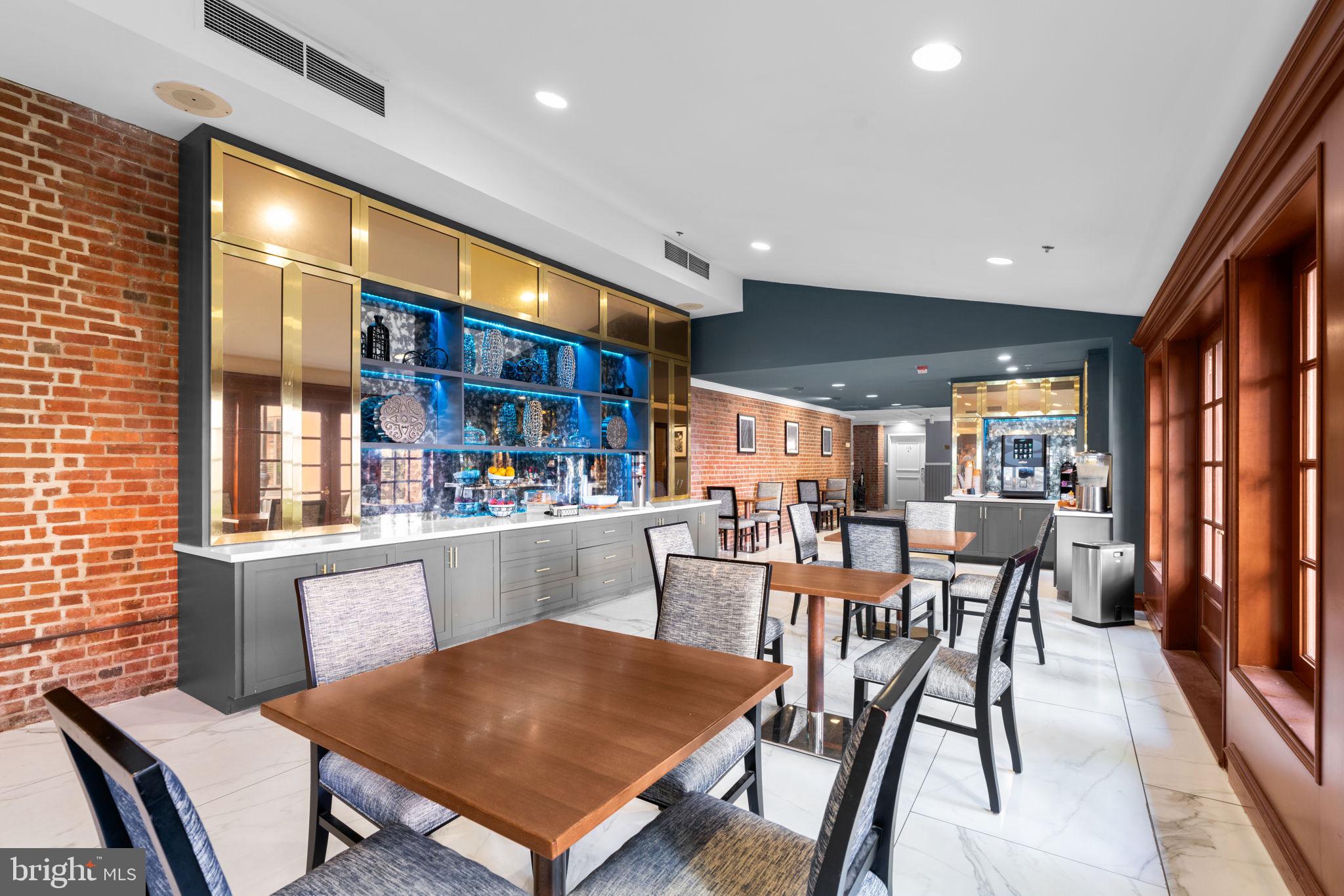 HENDERSON'S WHARF - Residential