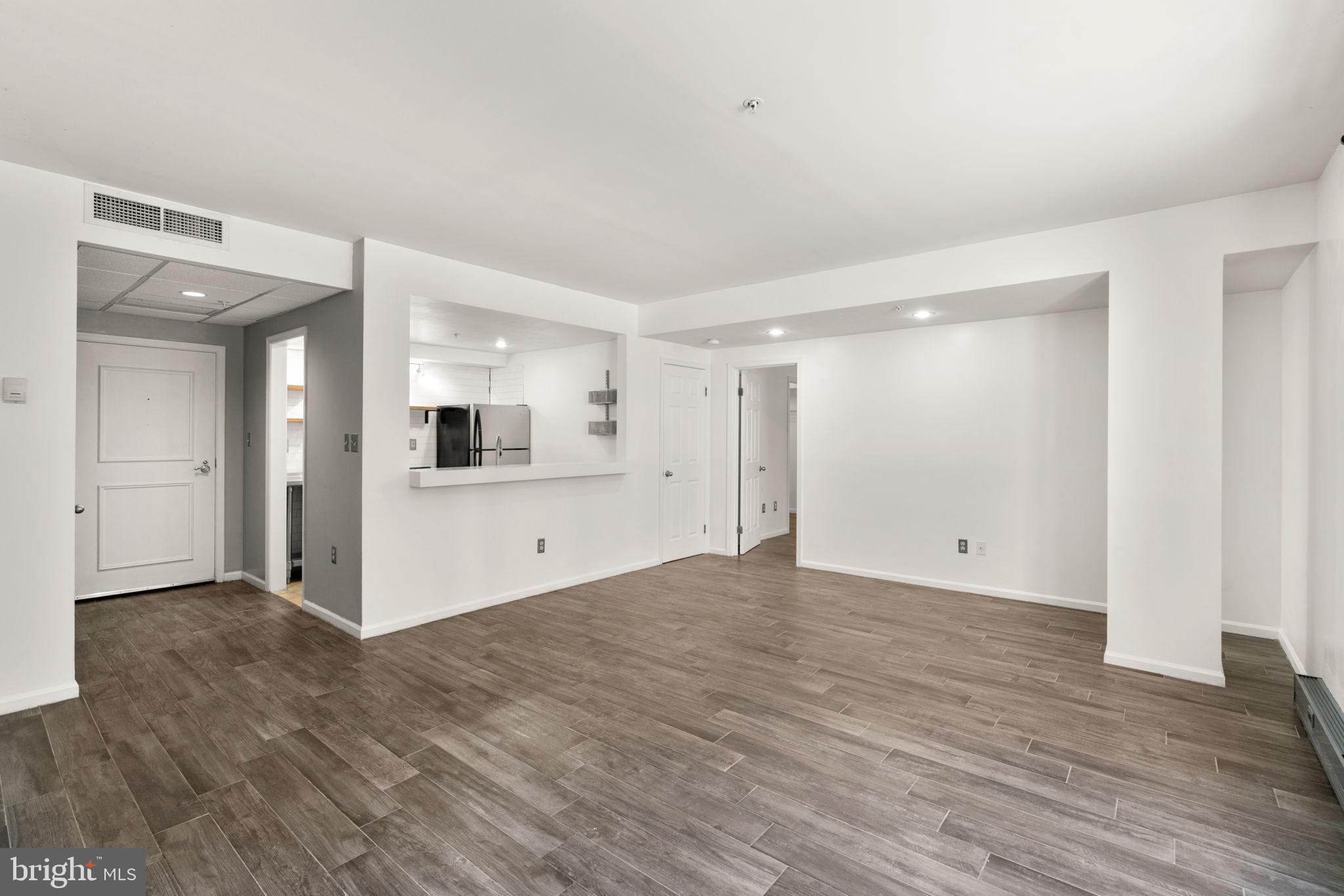 HENDERSON'S WHARF - Residential