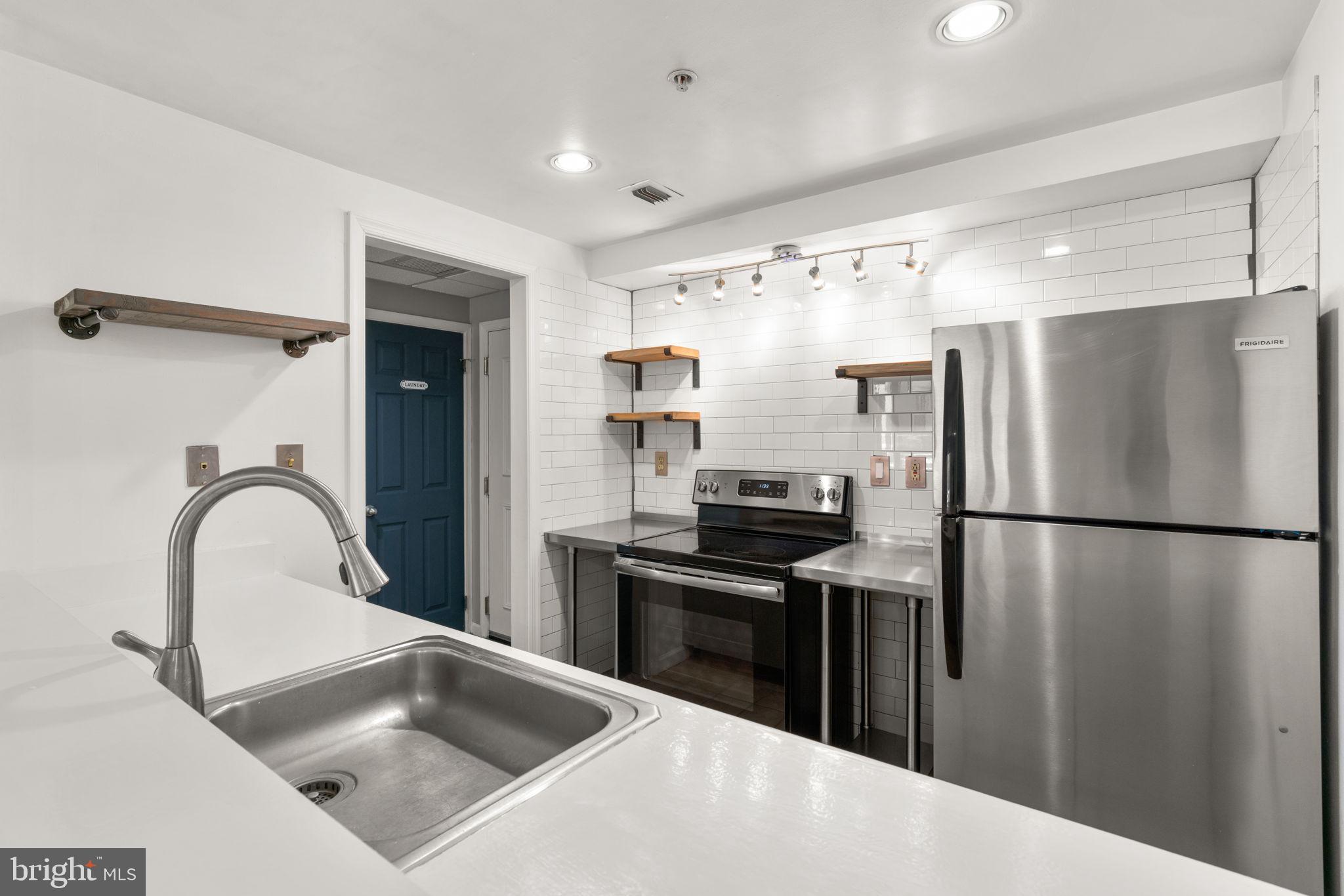 HENDERSON'S WHARF - Residential