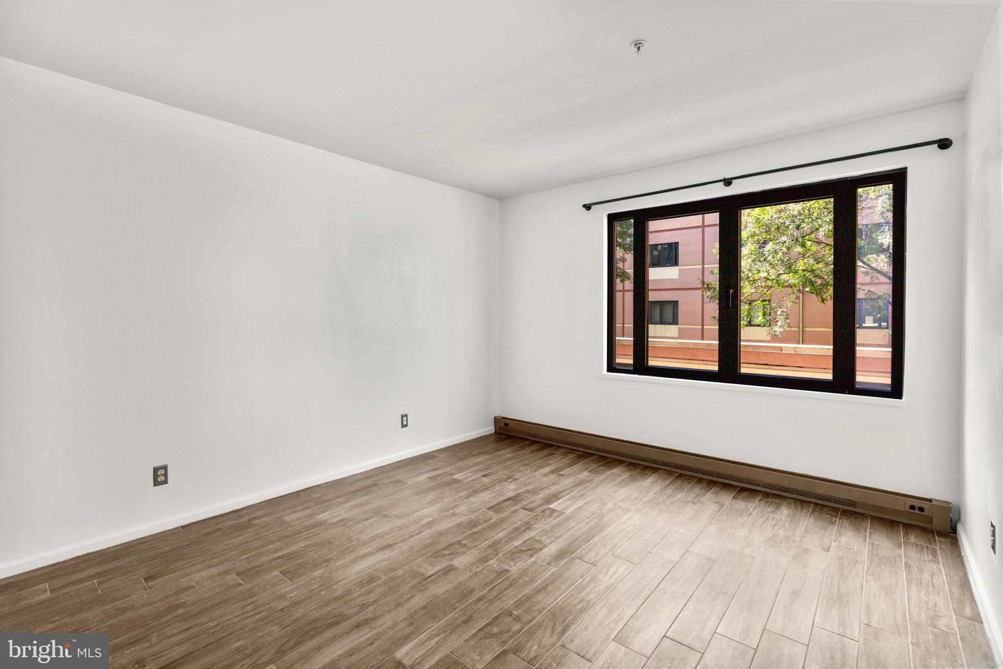 HENDERSON'S WHARF - Residential