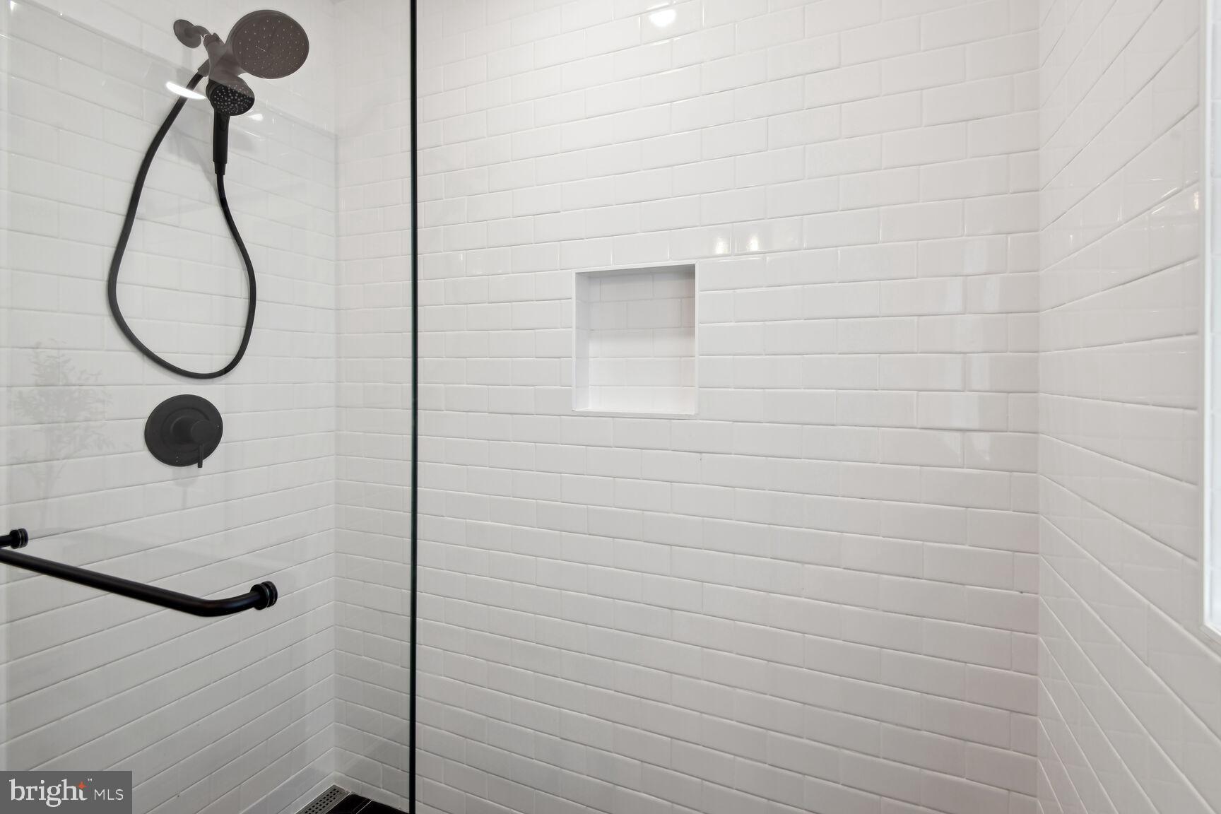 ADMIRAL HEIGHTS - Residential