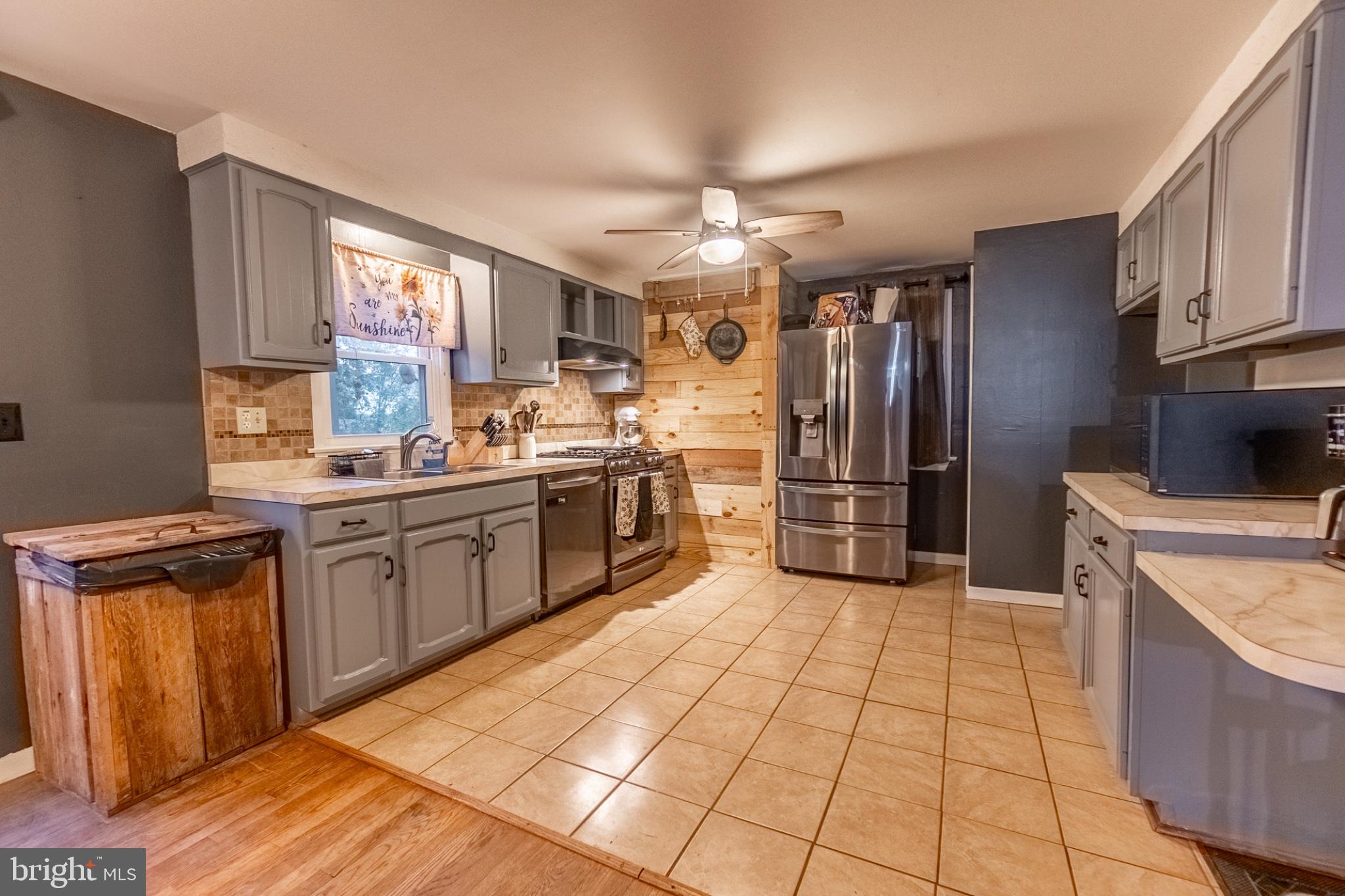 642 HOOKER DRIVE