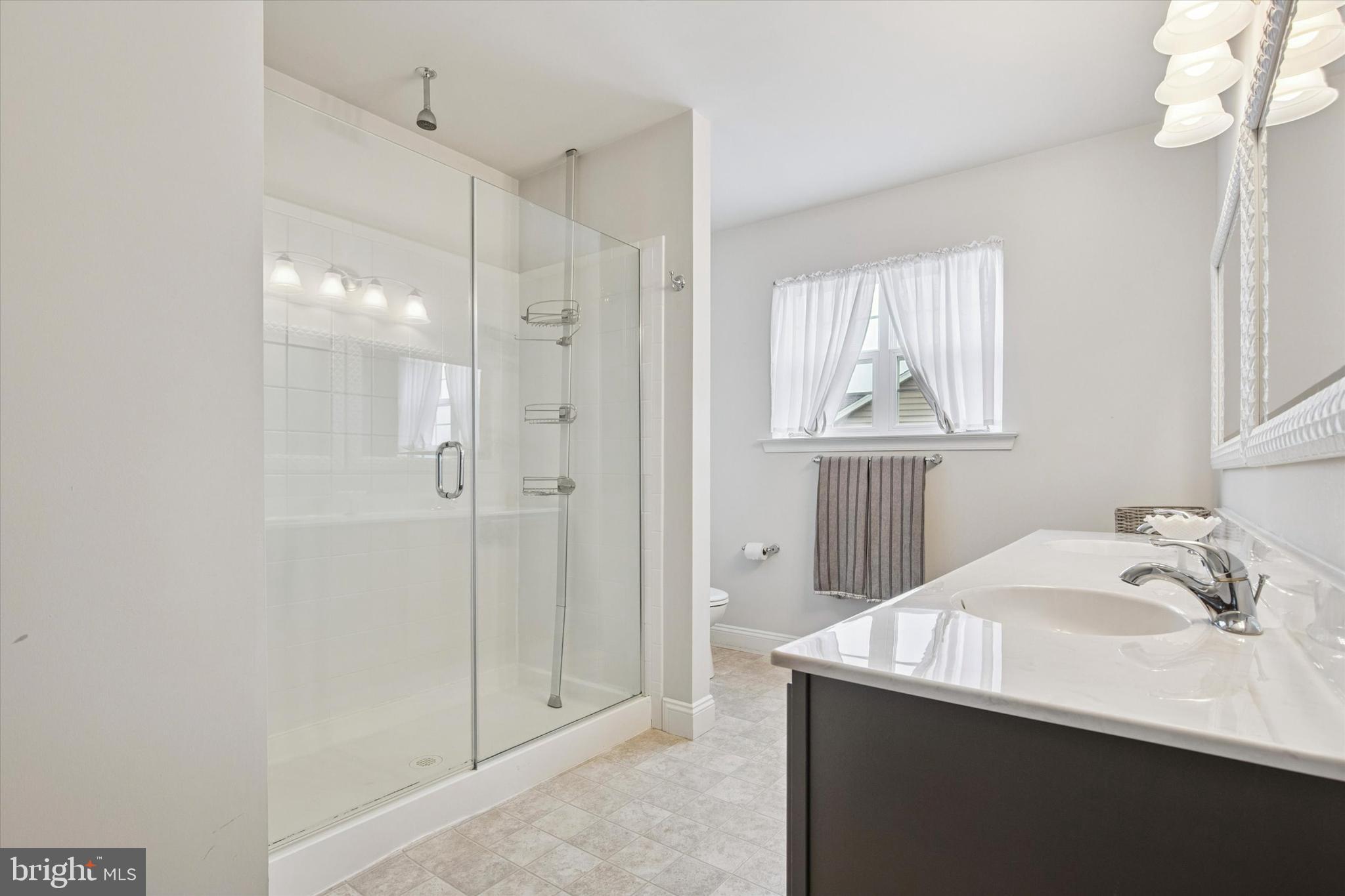 LINCOLN WOODS - Residential