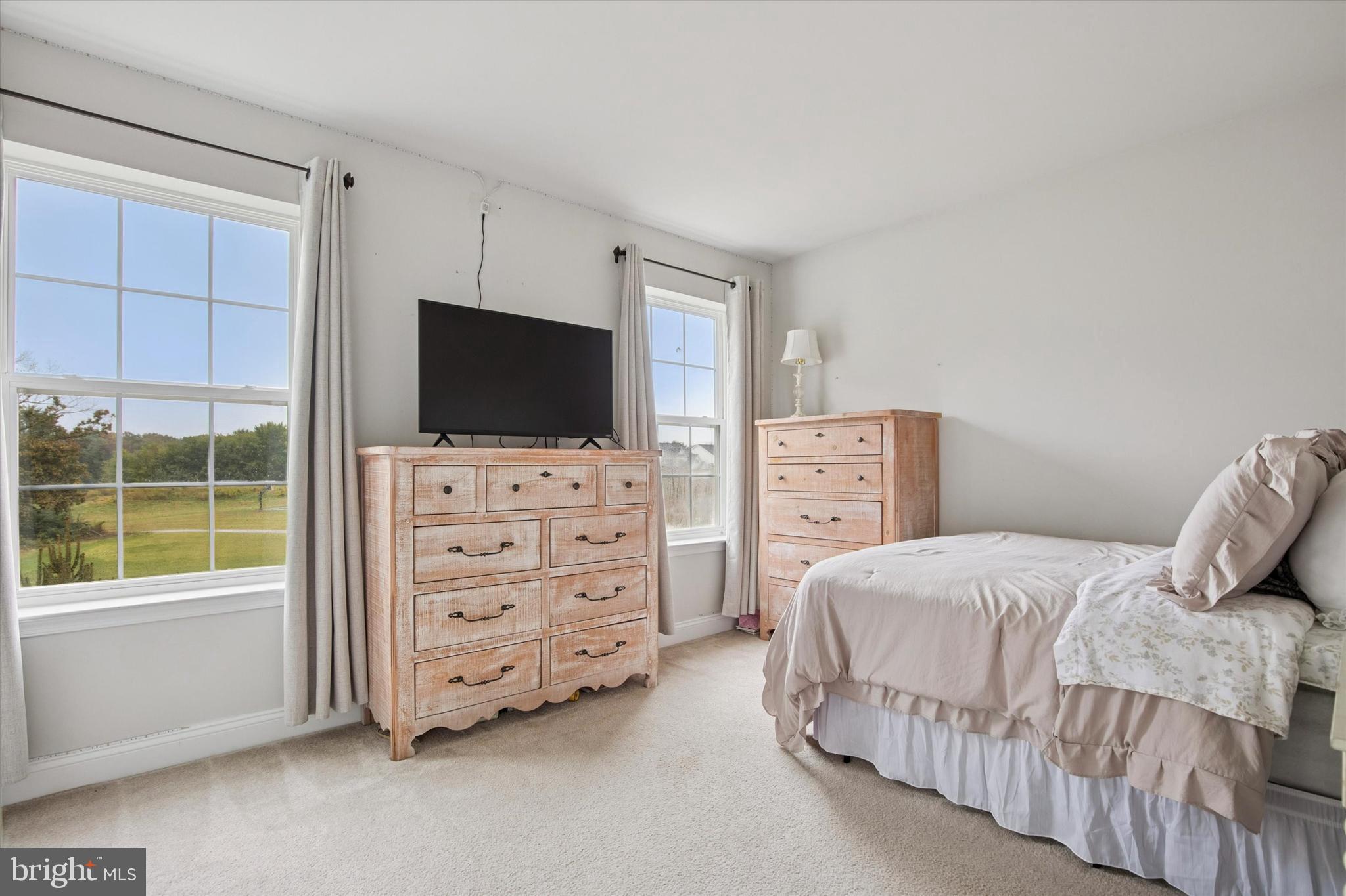 LINCOLN WOODS - Residential