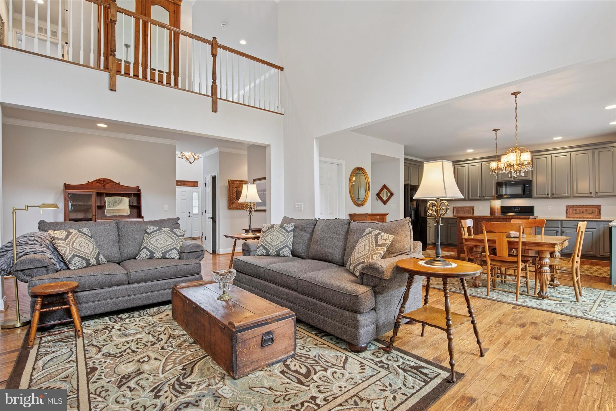 LINCOLN WOODS - Residential