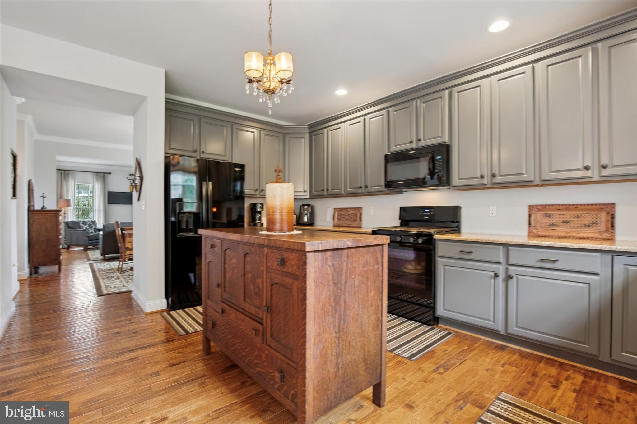 LINCOLN WOODS - Residential