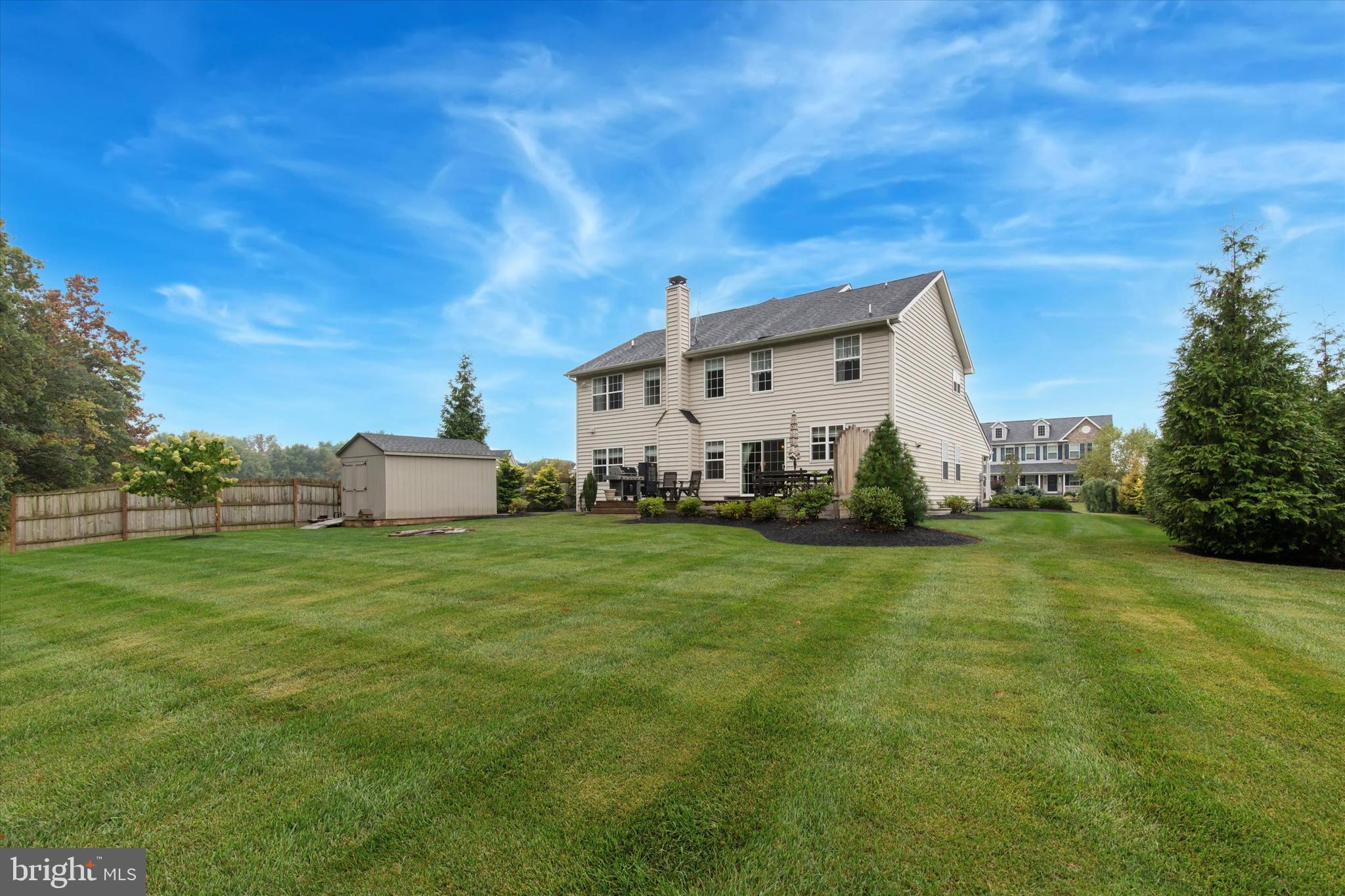 LINCOLN WOODS - Residential