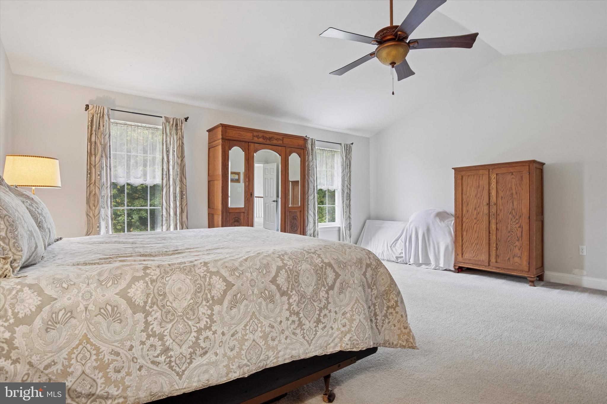 LINCOLN WOODS - Residential