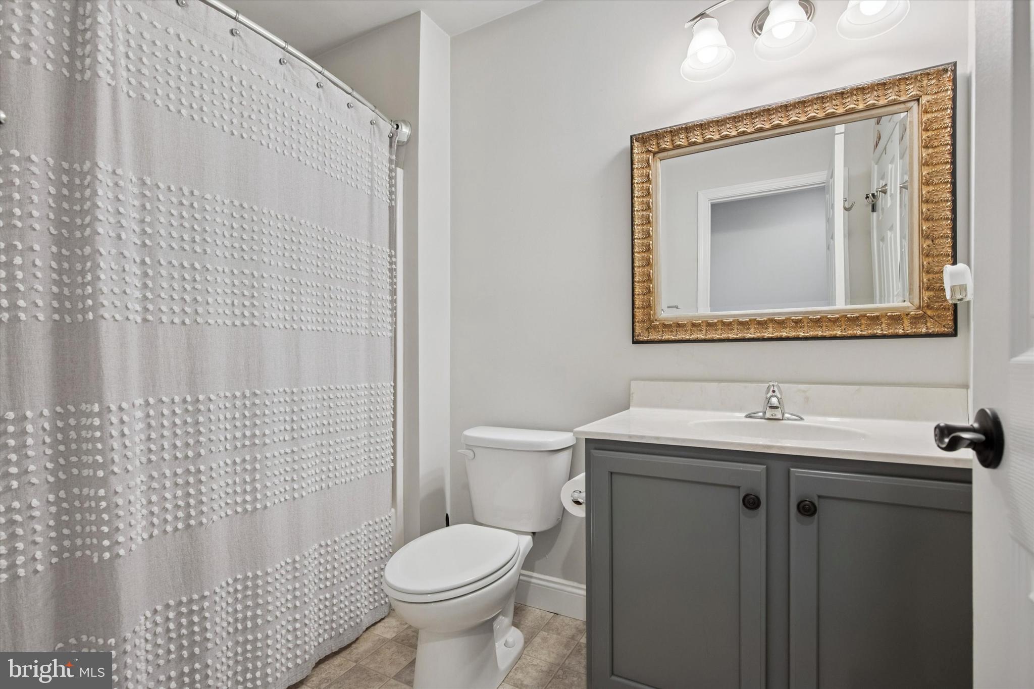 LINCOLN WOODS - Residential