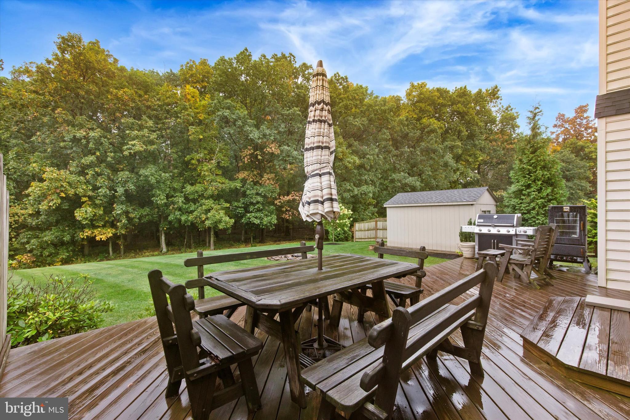 LINCOLN WOODS - Residential