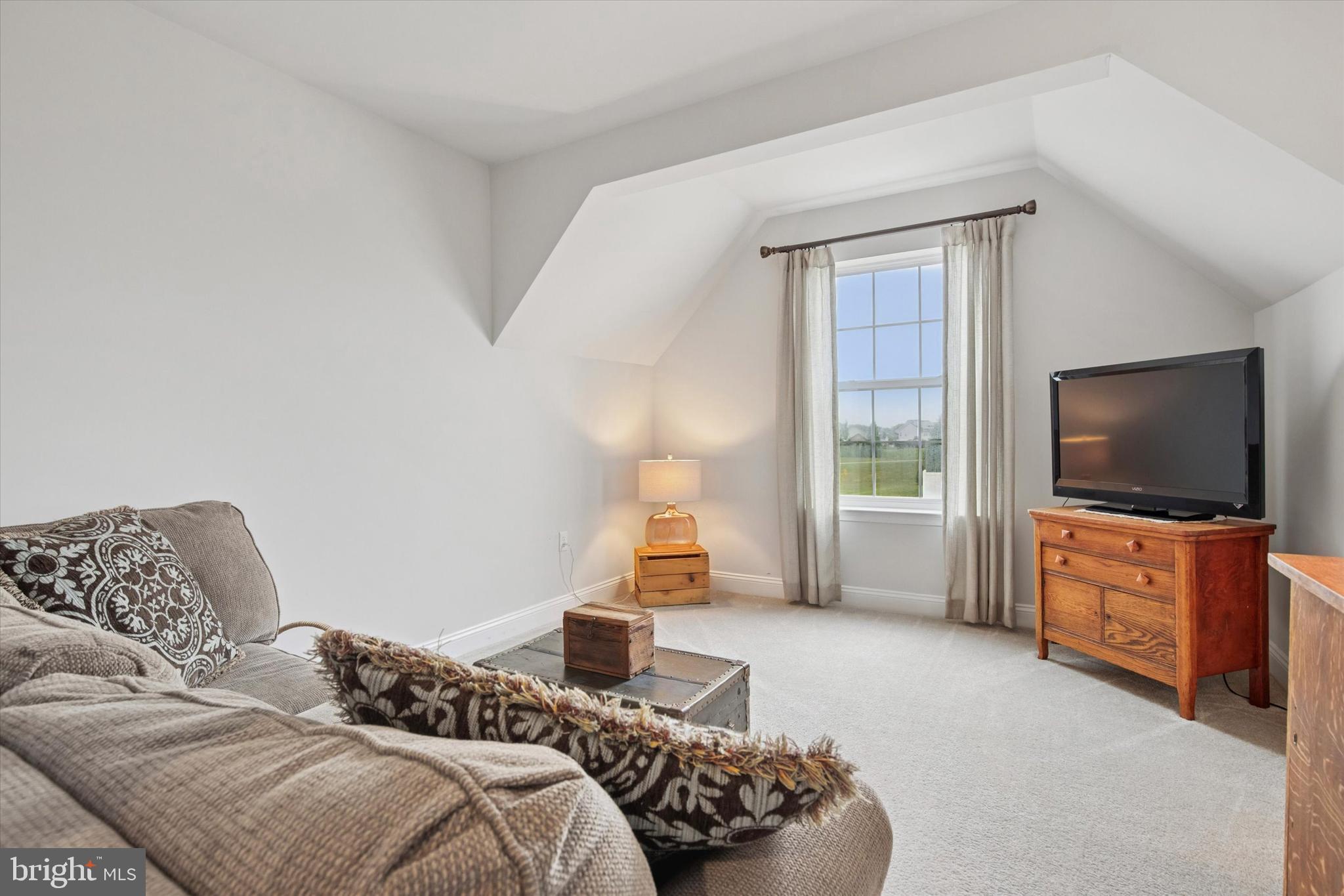 LINCOLN WOODS - Residential