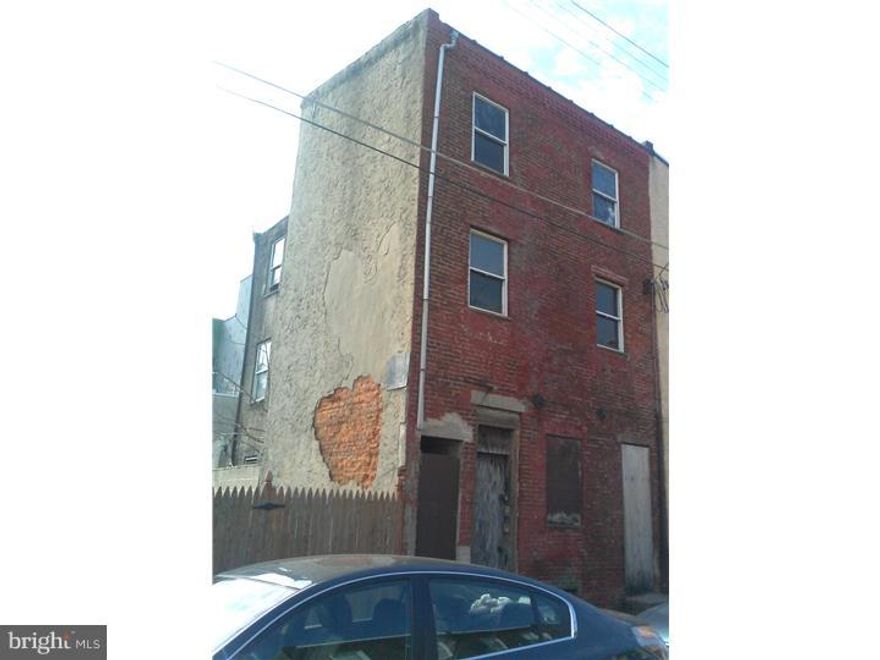 4 Unit Building, property is in complete shell Condition, property is sold in its present condition. Up and coming neighborhood.  New construction just doors away.  Get is while you can.  Please be careful, Bring a flashlight.