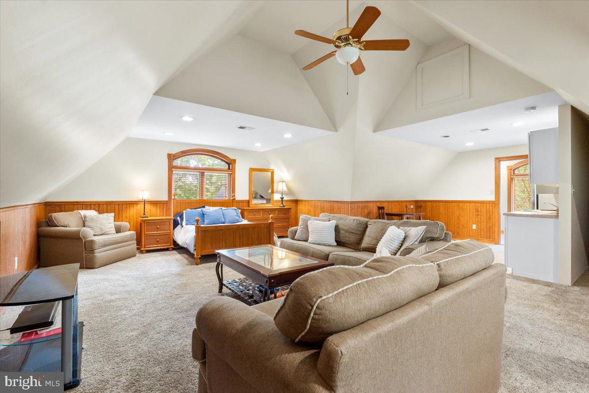 WHITE FLINT SPRINGS - Residential