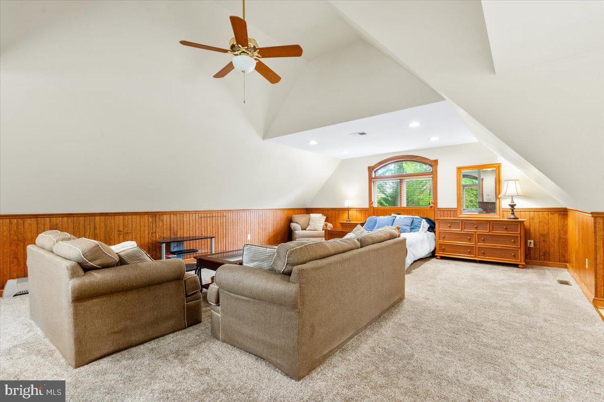 WHITE FLINT SPRINGS - Residential