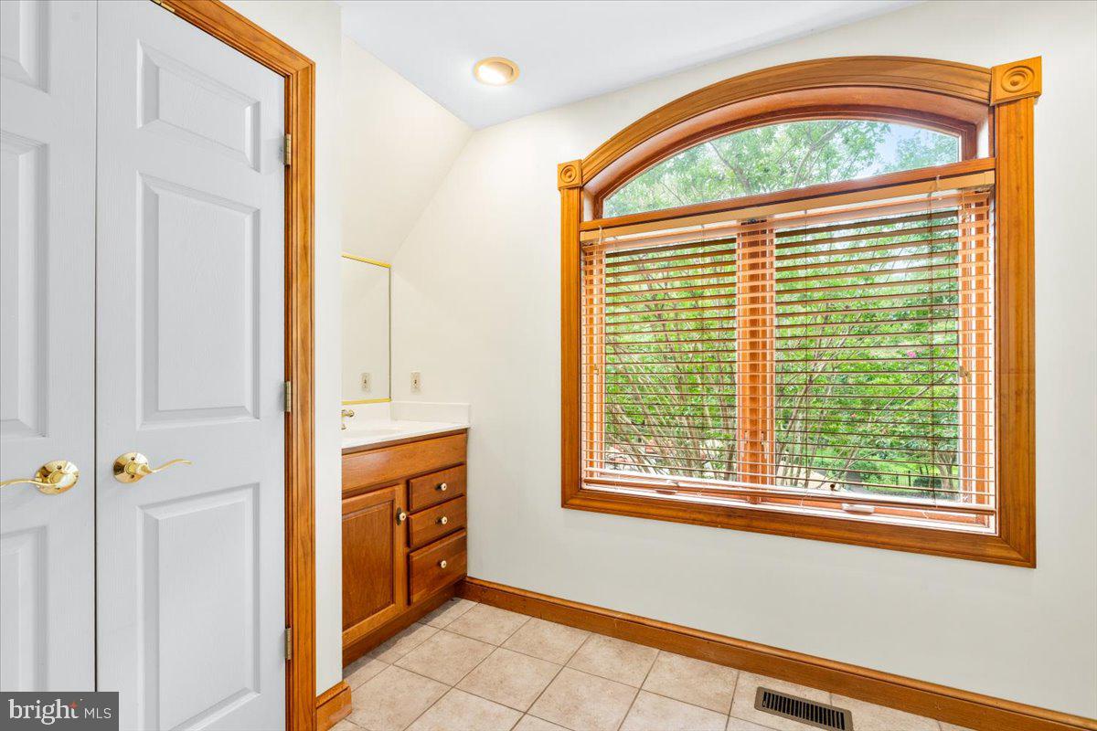 WHITE FLINT SPRINGS - Residential