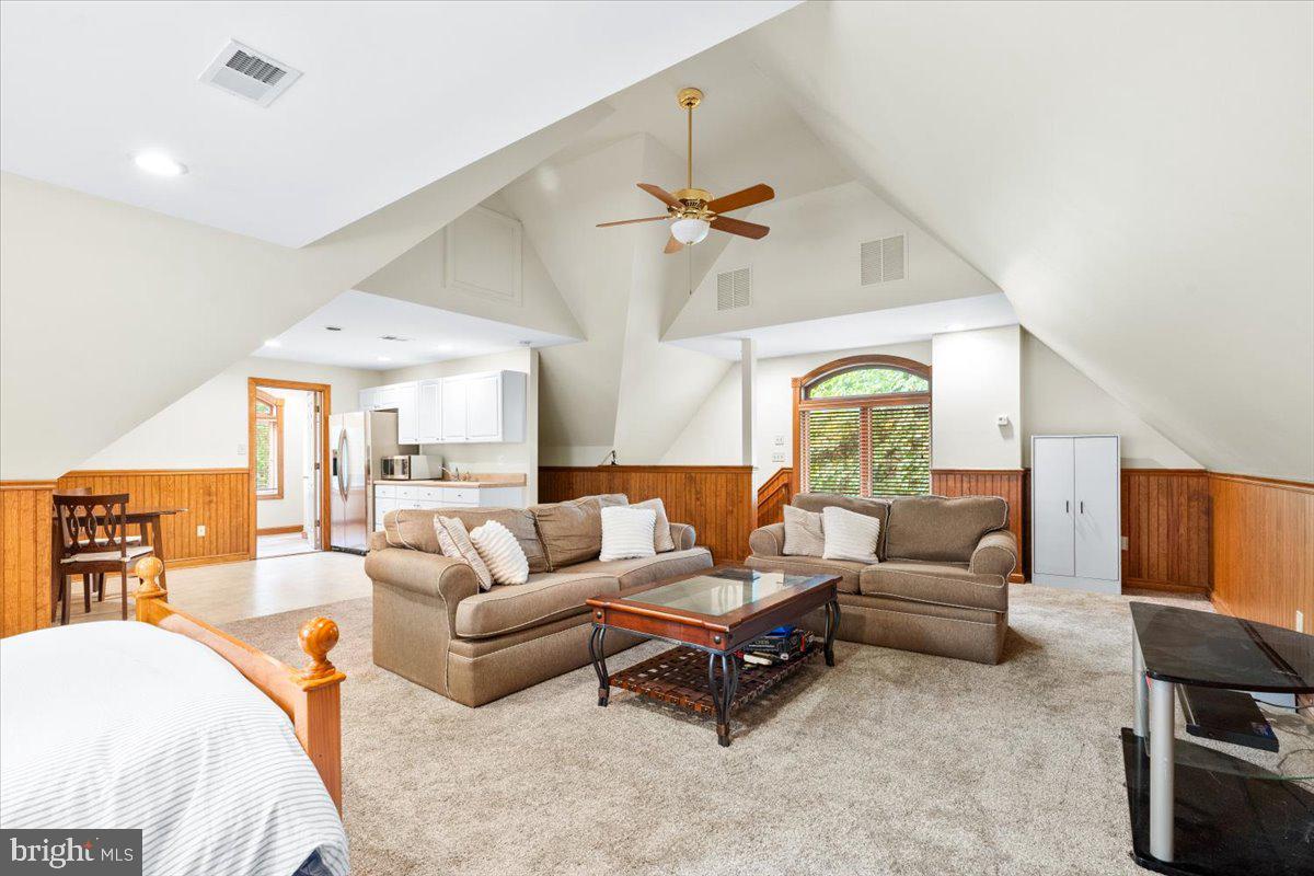 WHITE FLINT SPRINGS - Residential