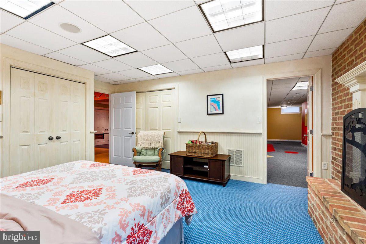 WHITE FLINT SPRINGS - Residential