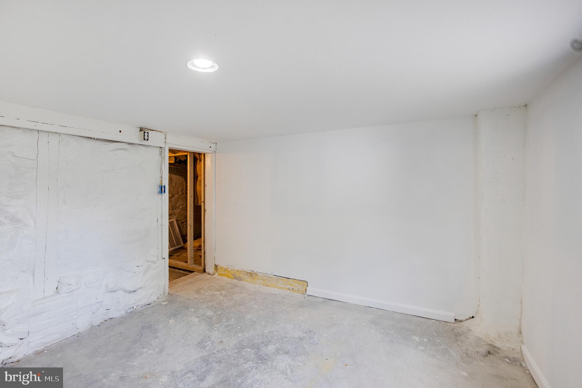 WEST HILLS - Residential