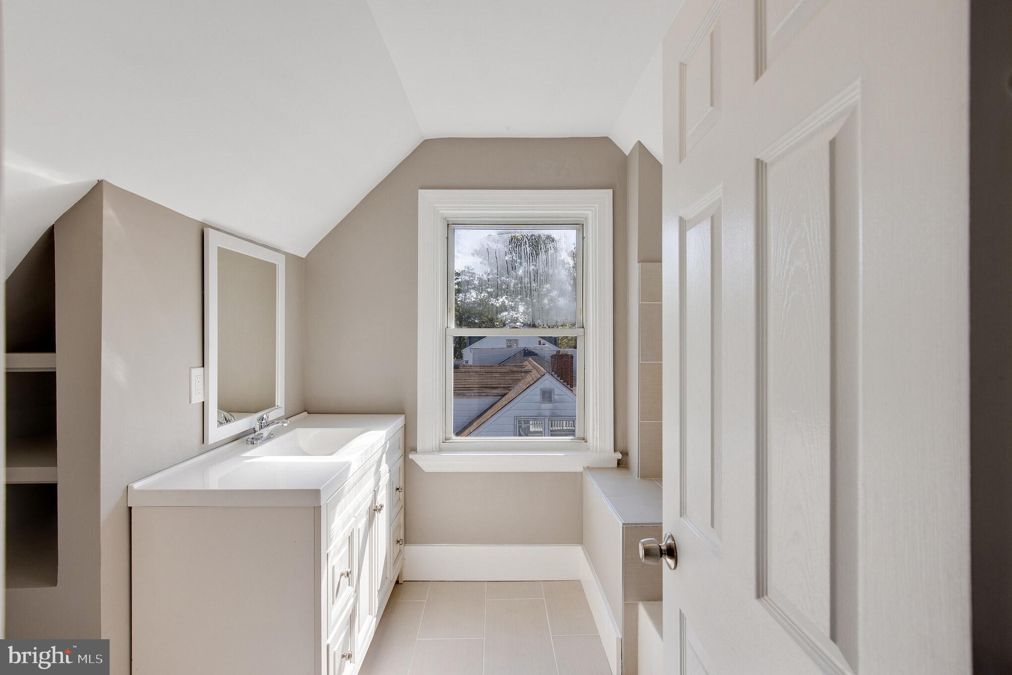 WEST HILLS - Residential