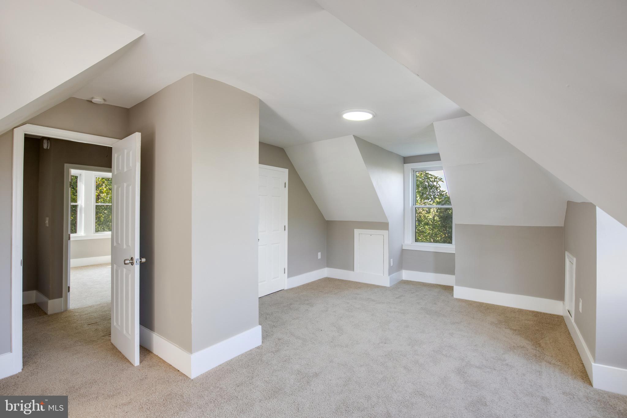 WEST HILLS - Residential