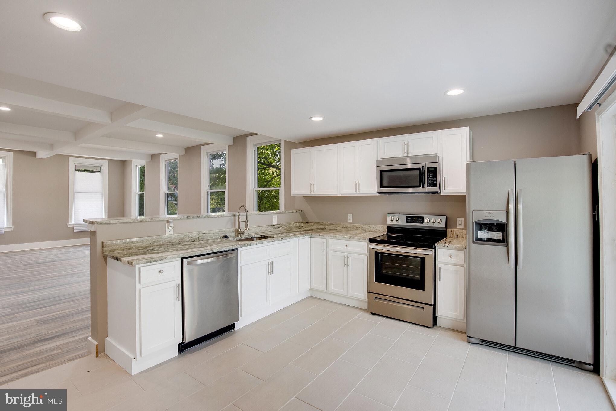 WEST HILLS - Residential