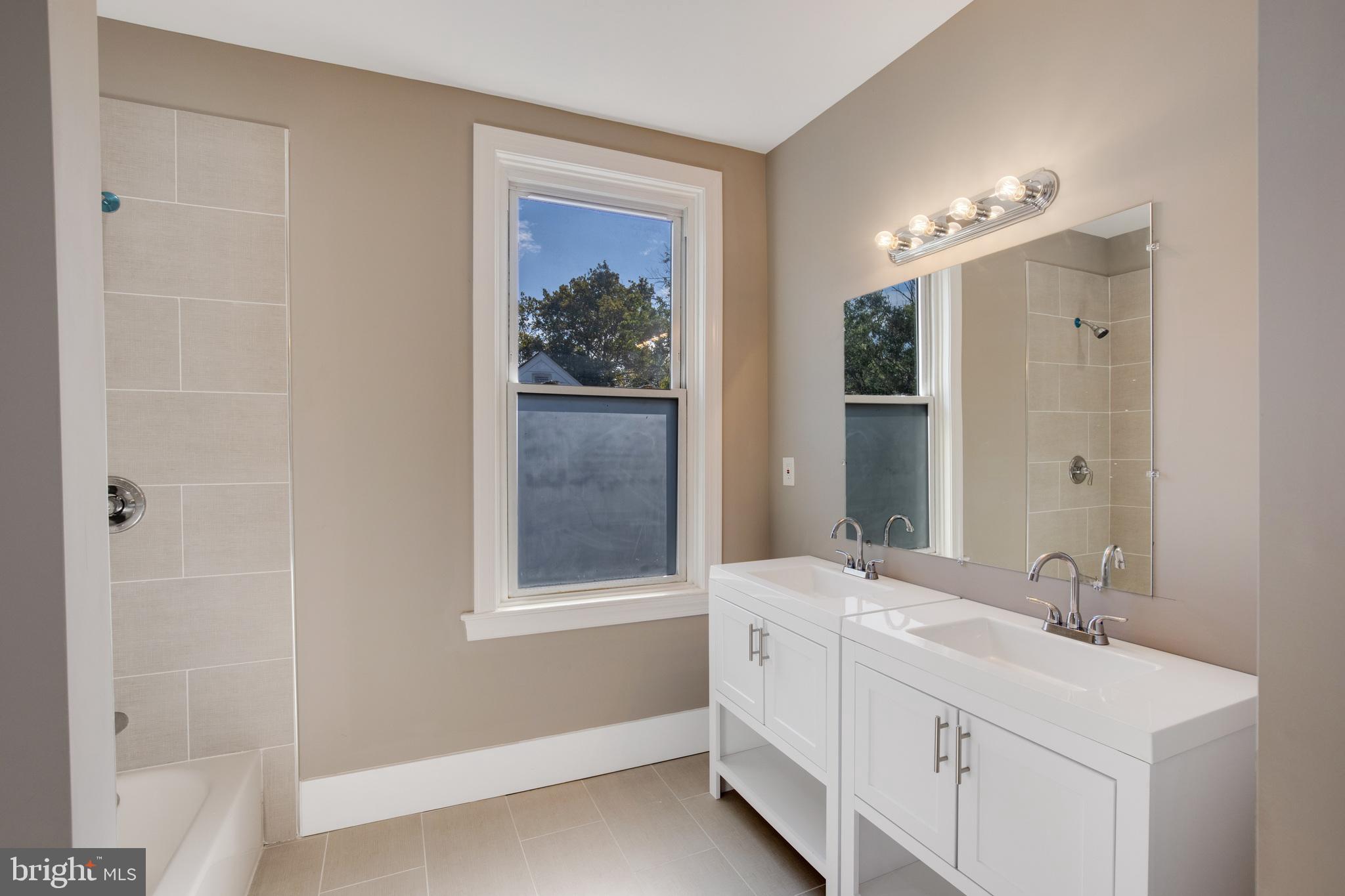 WEST HILLS - Residential