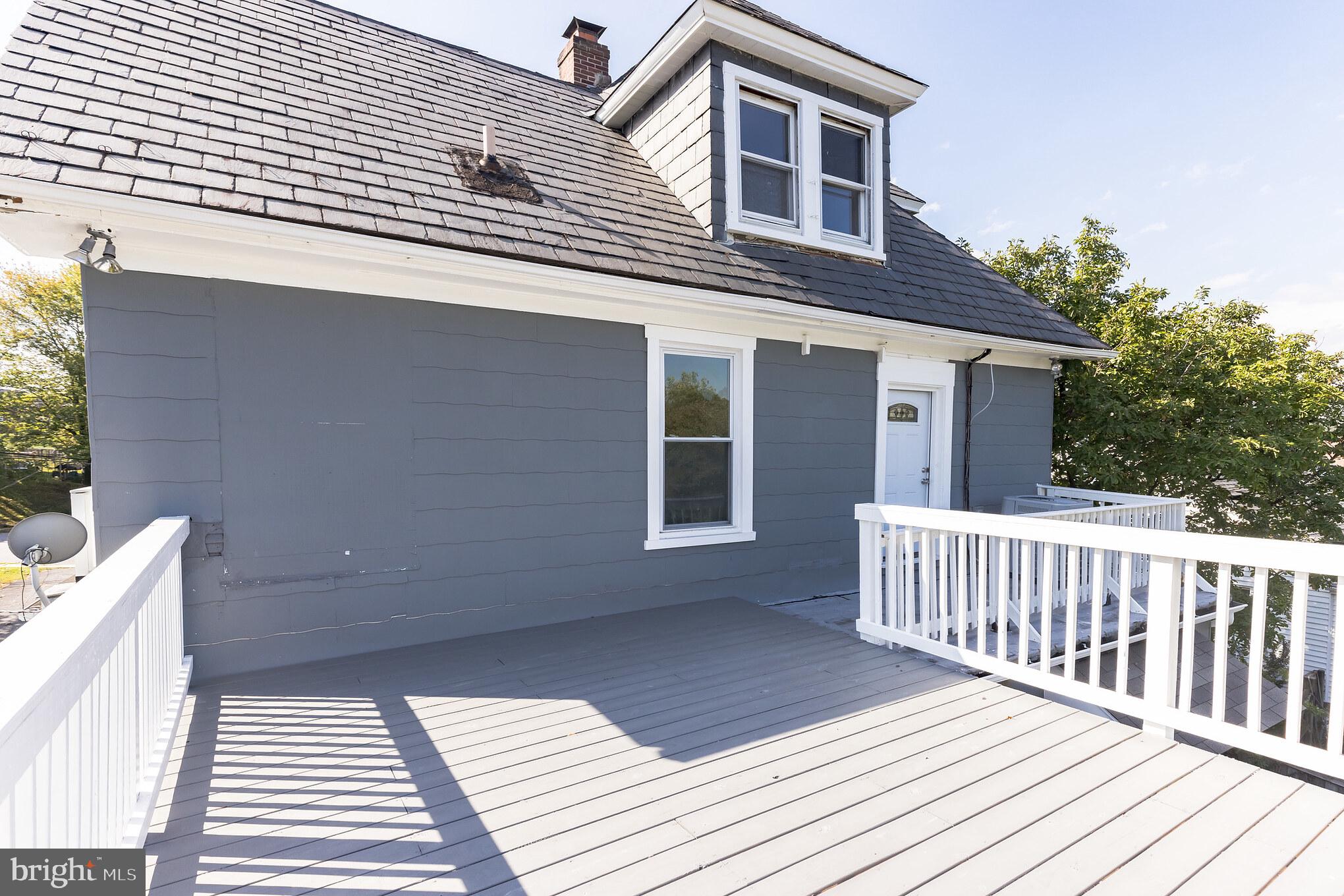 WEST HILLS - Residential