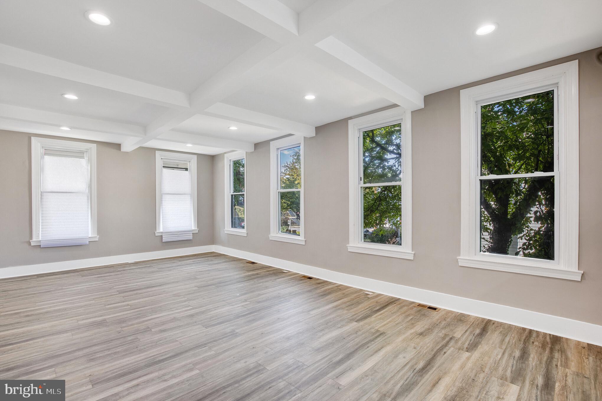 WEST HILLS - Residential