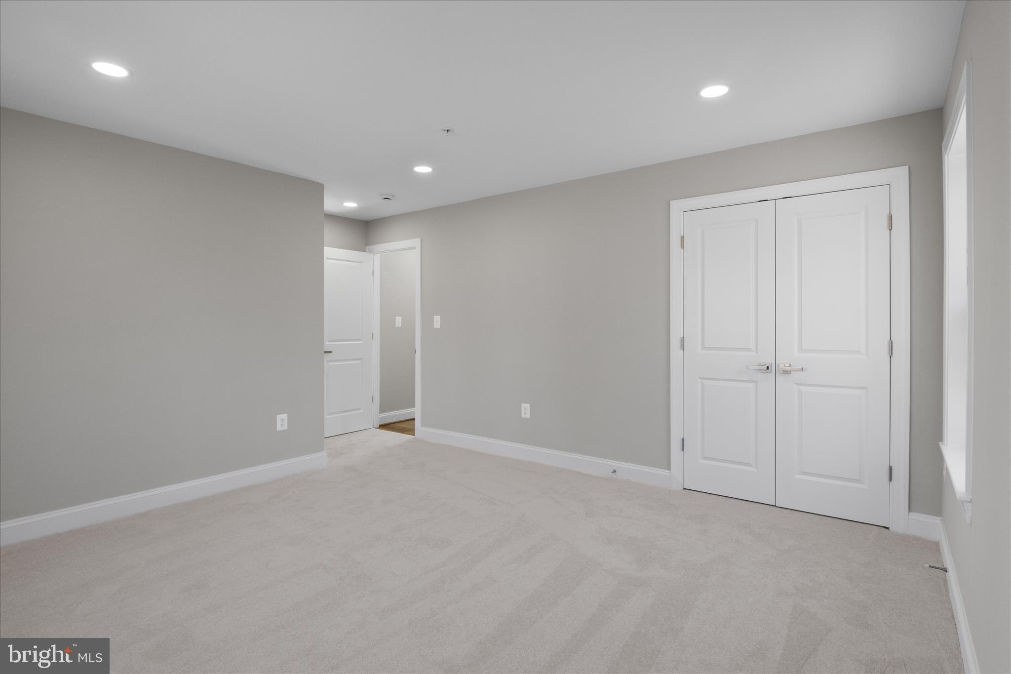 FORT WASHINGTON - Residential