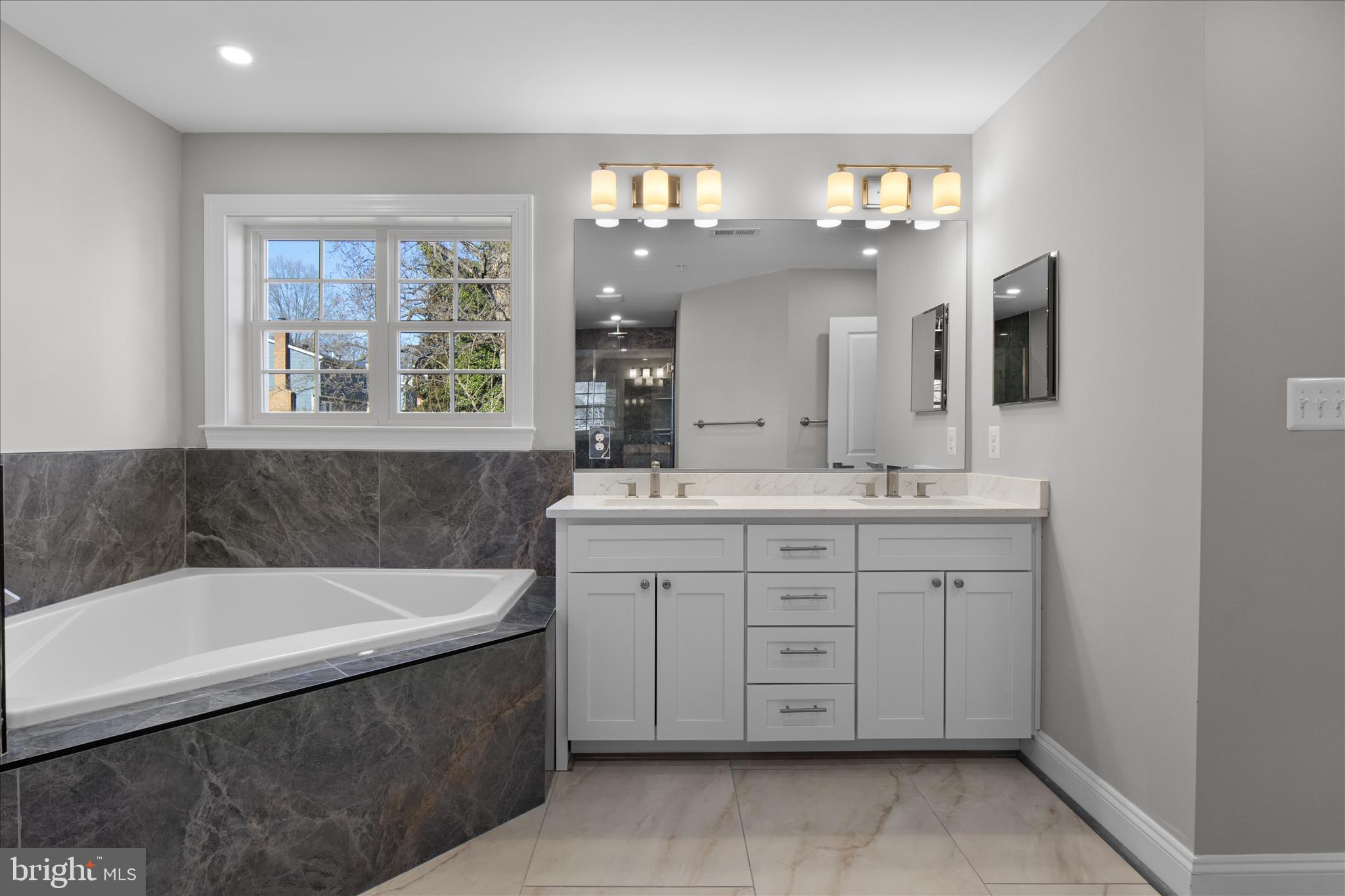 FORT WASHINGTON - Residential