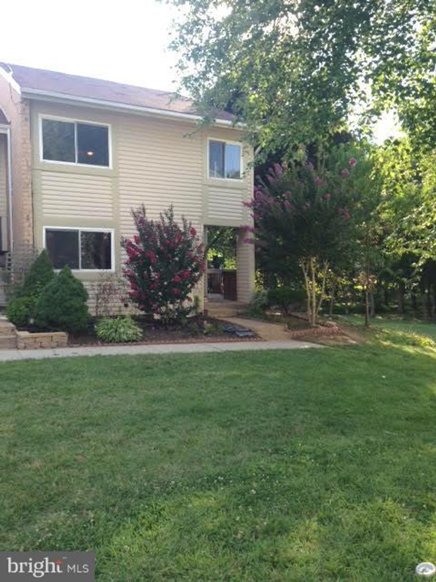 PRICE REDUCED! 4TH BEDRM, 3 FULLBATHS, COMPLETLY RENOVATED: FRESH PAINT, HW FLOORS, NEW CARPET, S/S APPL, GRANITE KIT COUNTERS, MASTER BEDRM W/  BALCONY (NEW) + MASTERBA, UPDATED WRAPPED AROUND LG DECK,  RENOVATED BATHROOMS, & MUCH MORE!!  SOUGHT AFT  LOCATION /FACES COMMON AREA & 2 TOT PLAYGROUND PARKS!! CLOSE TO TOLL RD, RT 28, & W/IN WALK DISTANCE TO FUTURE PLANNED HERNDON METRO STATION.