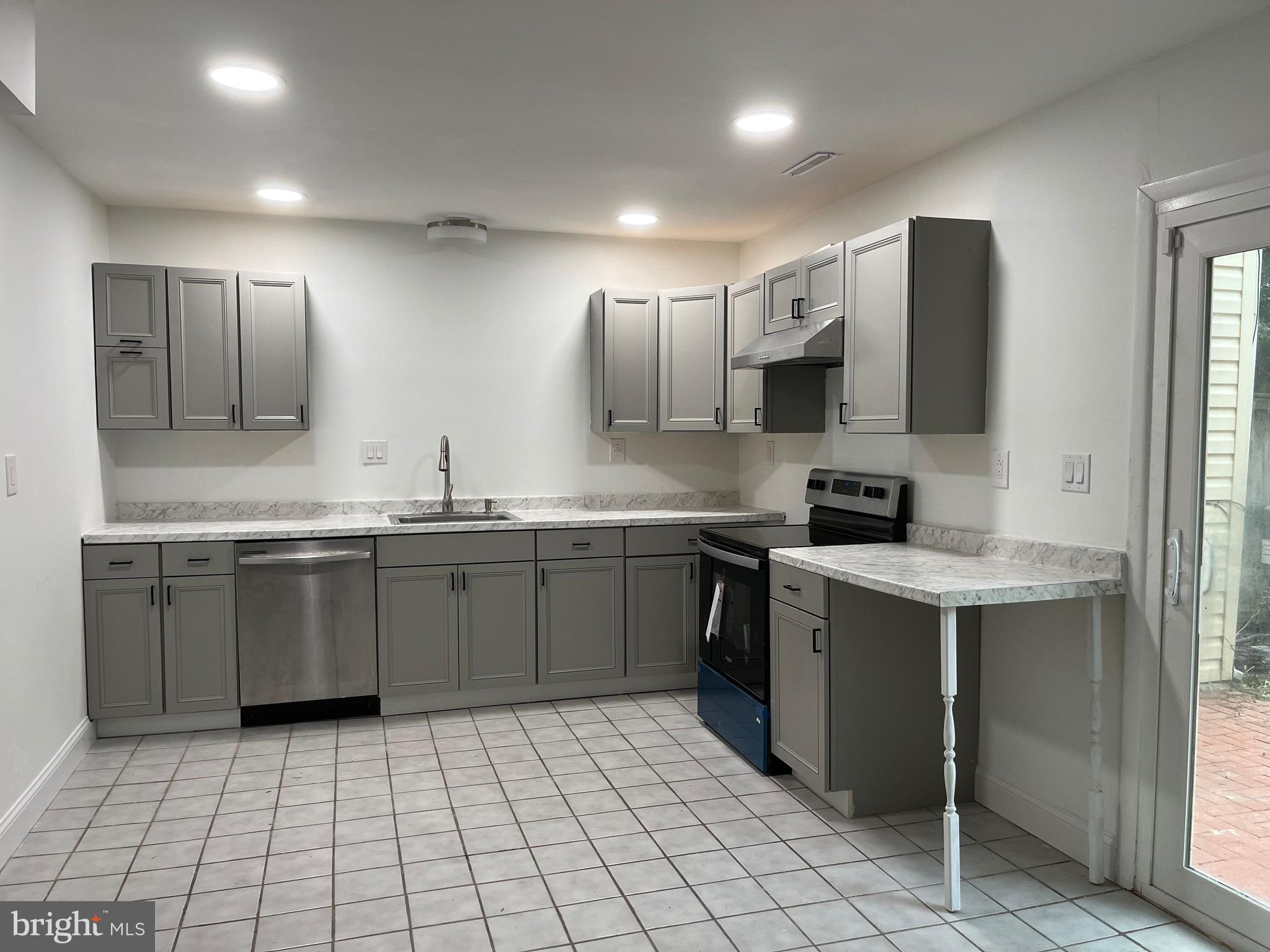 COLONY SQUARE - Residential Lease