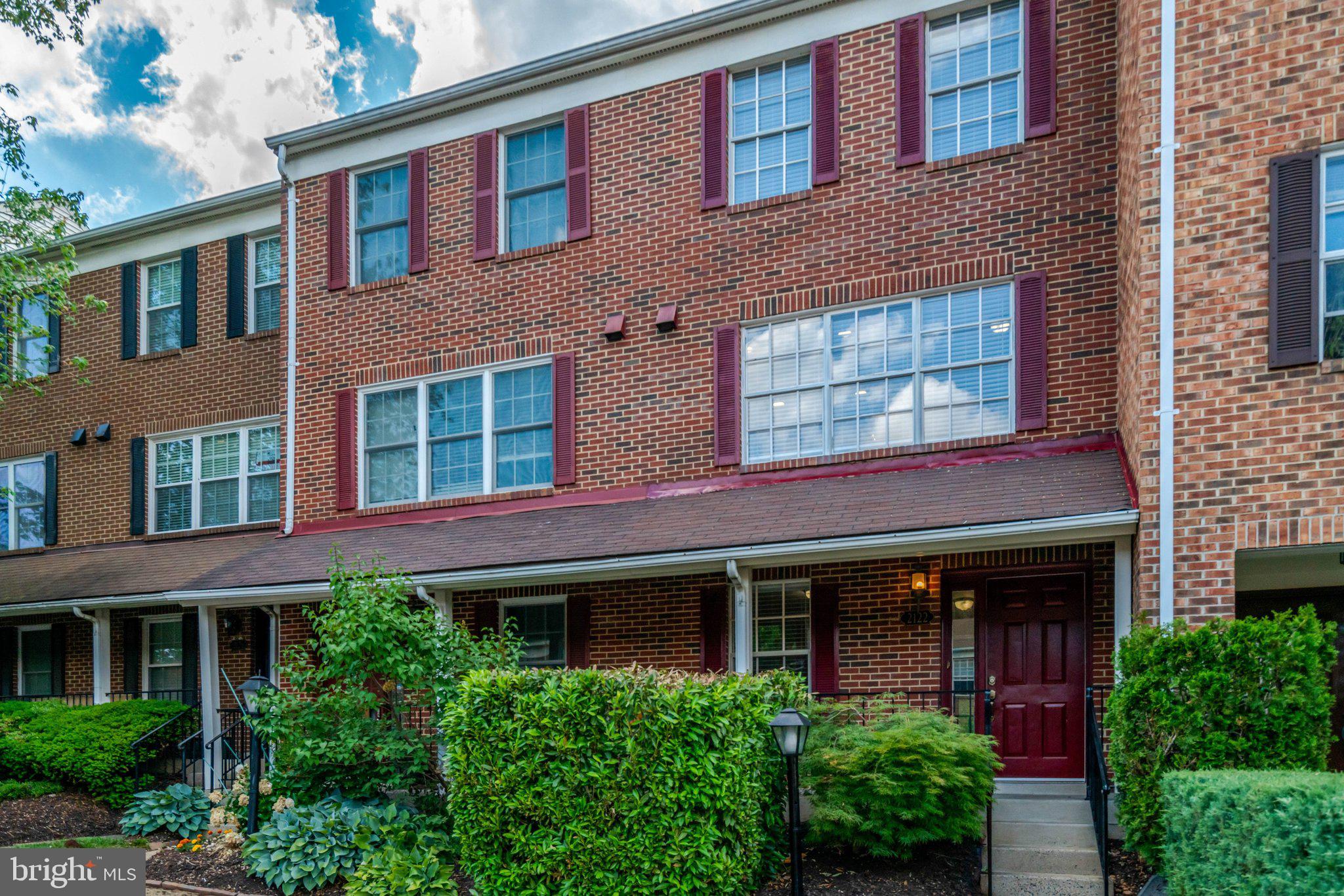 2122 HUTCHISON GROVE COURT
