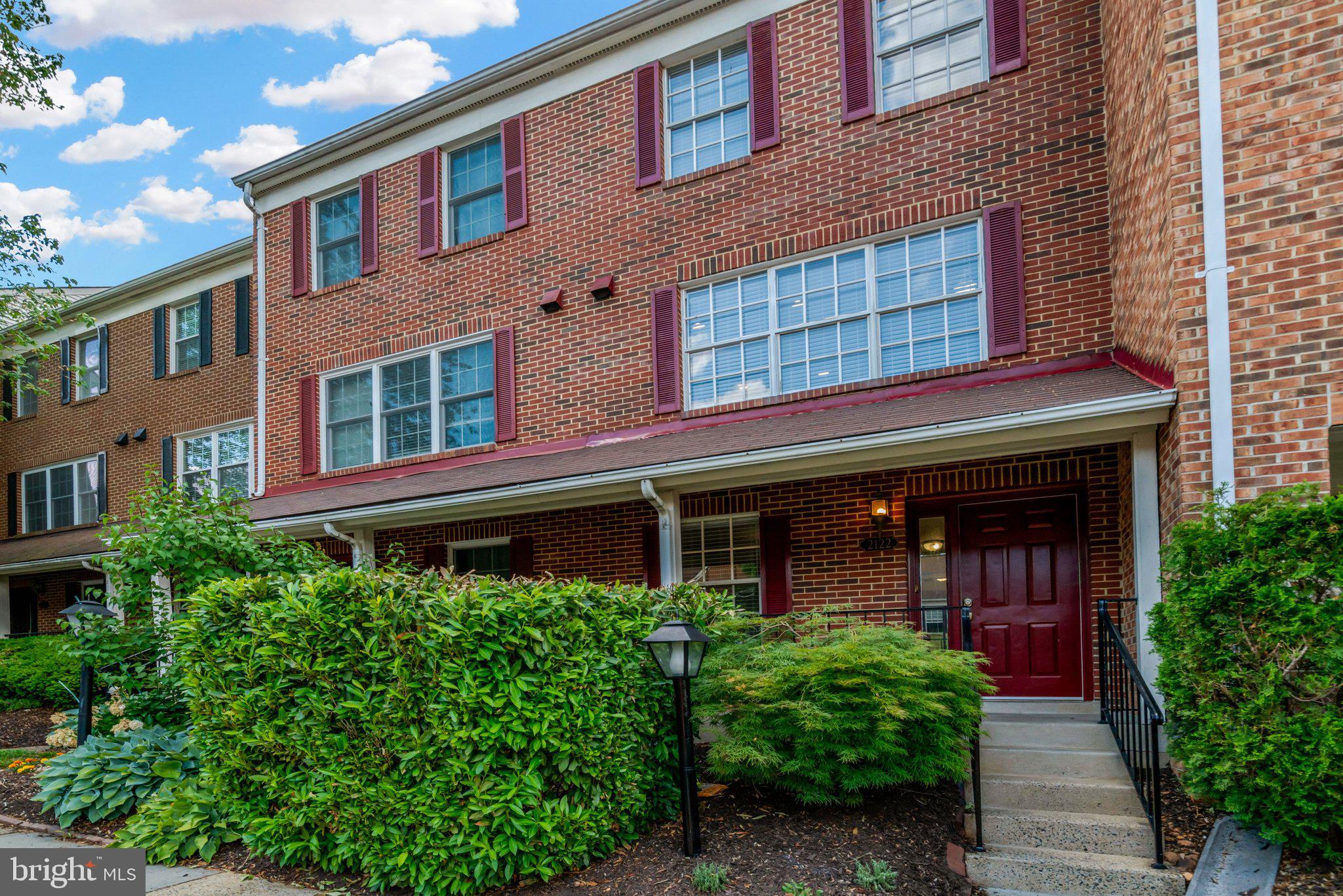 2122 HUTCHISON GROVE COURT