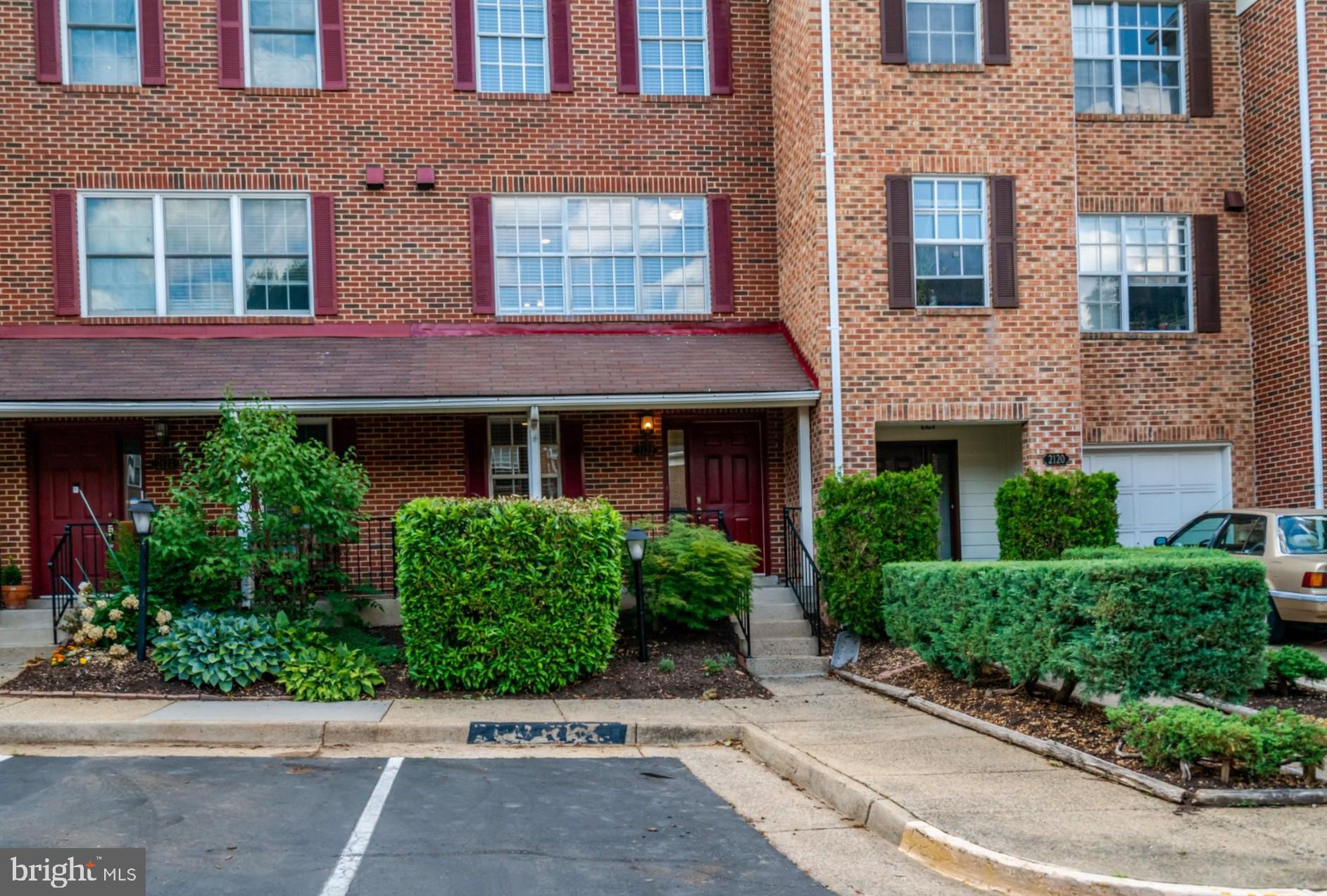 2122 HUTCHISON GROVE COURT