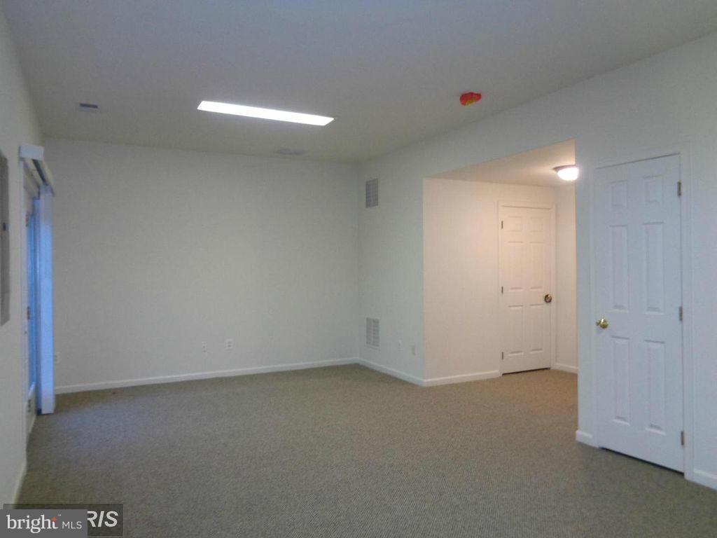 LOUDOUN VALLEY ESTATES - Residential Lease