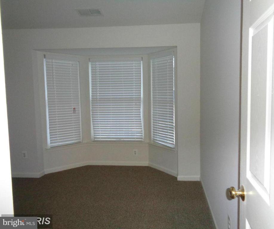 LOUDOUN VALLEY ESTATES - Residential Lease