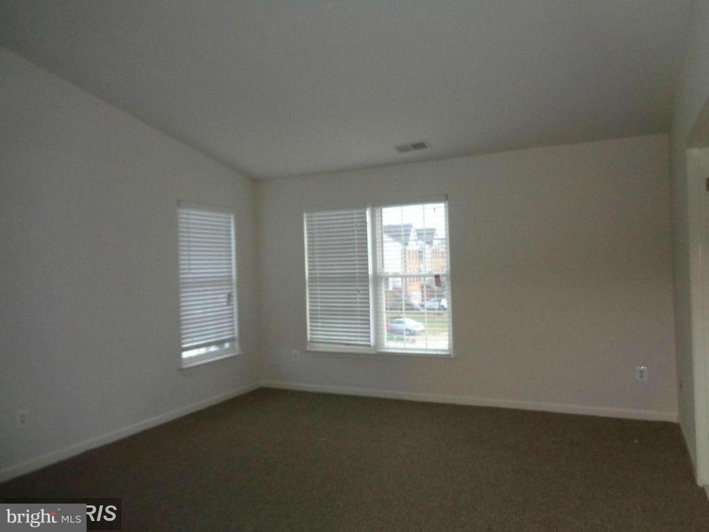 LOUDOUN VALLEY ESTATES - Residential Lease